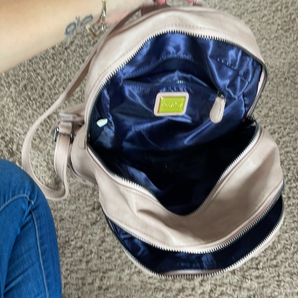 Backpack - Picture 5 of 7